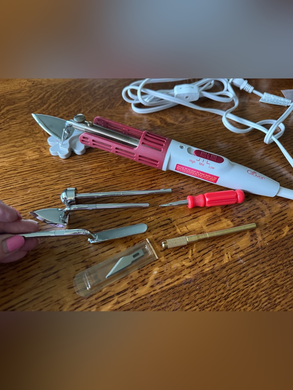Clover Red and White Electric Appliqué Ironing Tool Kit - Picture 6 of 11